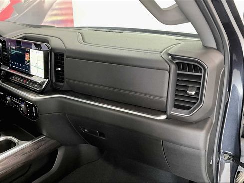 Used 2022 Chevrolet Silverado 1500 LTZ w/ LTZ Convenience Package II AWD/4WD image 19