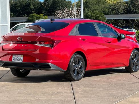 Used 2023 Hyundai Elantra SEL w/ Cargo Package image 4
