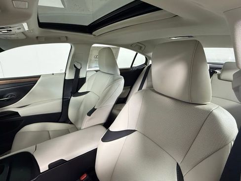 New 2025 Lexus ES 350 w/ Premium Package image 6