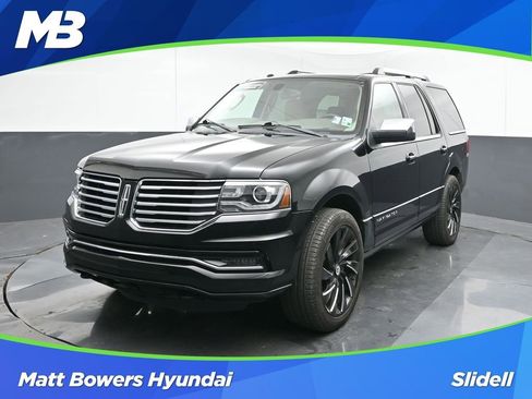 Used 2017 Lincoln Navigator Select image 1