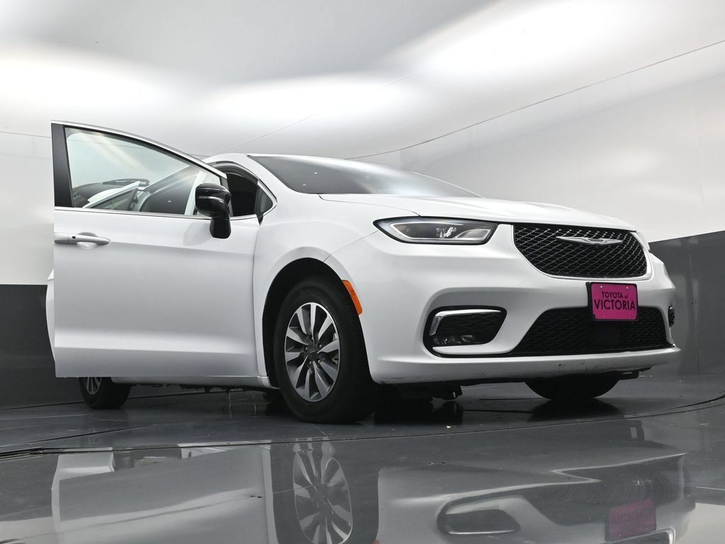 Used 2024 Chrysler Pacifica Limited FWD image 24