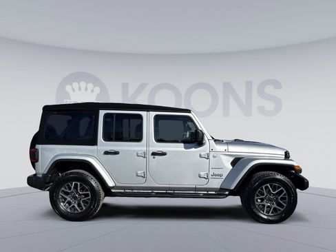 Used 2024 Jeep Wrangler Sahara image 8