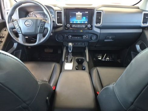 Used 2022 Nissan Frontier SV w/ SV Premium Package image 40