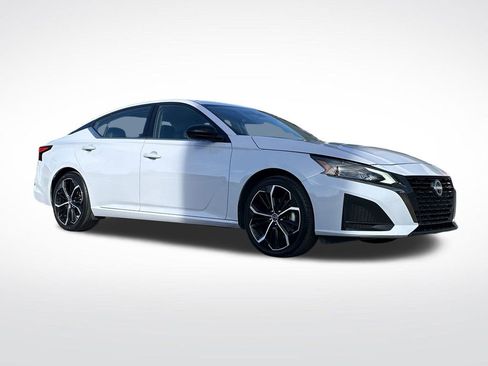 Used 2024 Nissan Altima 2.5 SR image 9