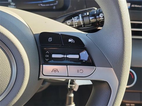 Used 2025 Hyundai Elantra SE image 6