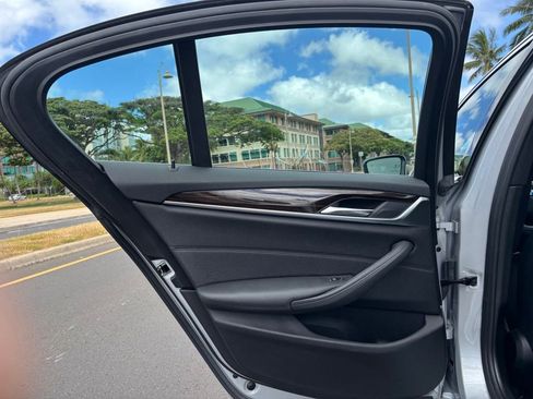 Used 2019 BMW 530e w/ Convenience Package RWD image 15