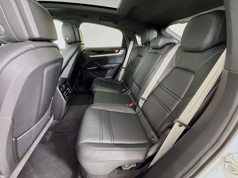 Certified 2024 Porsche Cayenne Coupe AWD/4WD image 24