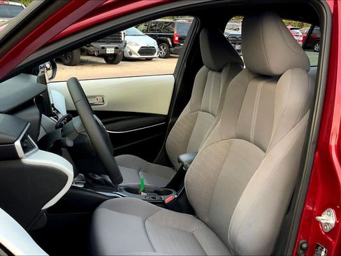 Used 2025 Toyota Corolla SE image 7