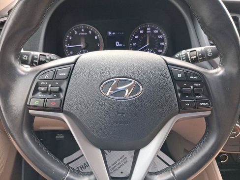 Used 2017 Hyundai Tucson SE Plus AWD/4WD image 12