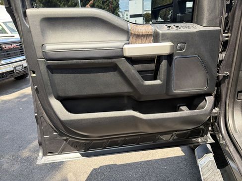 Used 2017 Ford F250 Lariat w/ Lariat Value Package AWD/4WD image 14