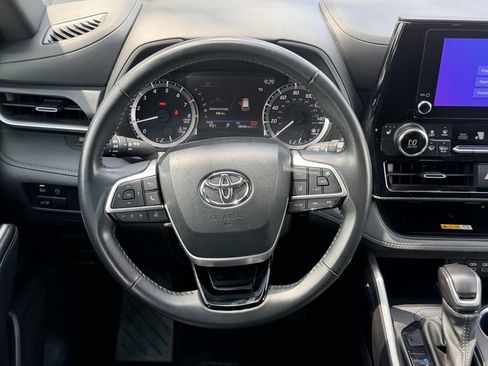 Used 2024 Toyota Highlander XSE FWD image 14