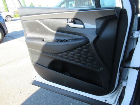 Used 2022 Hyundai Santa Fe SEL w/ Convenience Package image 9