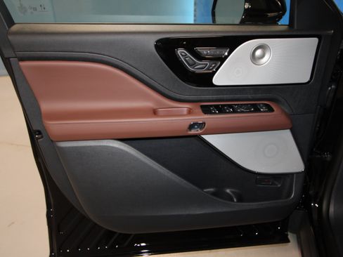New 2026 Ford Bronco 4-Door w/ Sasquatch Package AWD/4WD image 4
