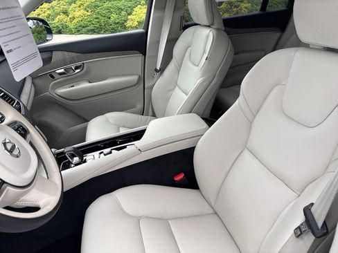 Certified 2025 Volvo XC90 T8 Plus w/ Protection Package Premier AWD/4WD image 17