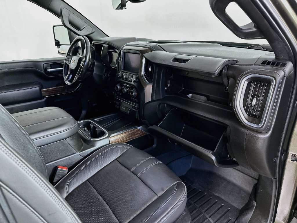 Used 2023 Chevrolet Silverado 3500 High Country w/ Technology Package AWD/4WD image 31