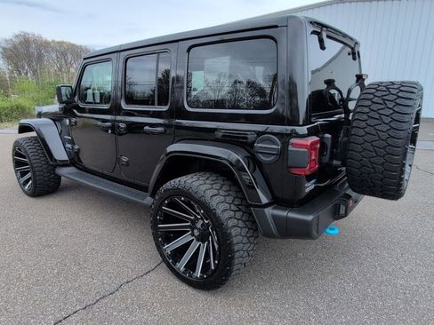Used 2024 Jeep Wrangler Unlimited Sahara w/ Technology Group AWD/4WD image 4