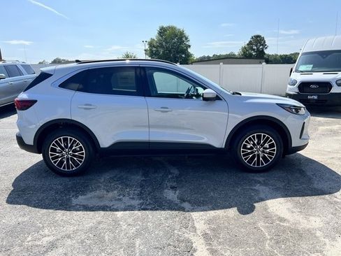 New 2025 Ford Escape SE w/ PHEV Premium Package image 6