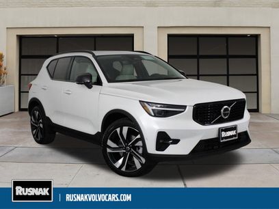New 2026 Volvo XC40 B5 Ultra w/ Climate Package