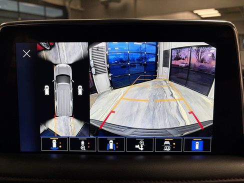 Used 2022 Chevrolet Suburban RST w/ Sport Performance Package image 26