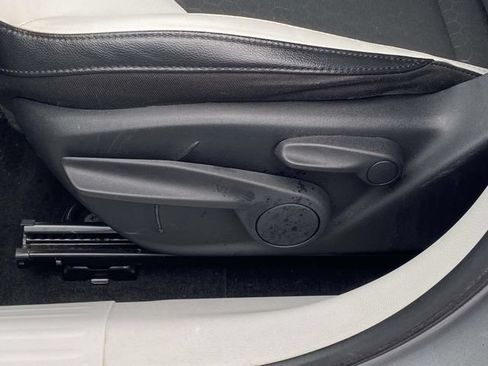 Used 2019 Jeep Compass Latitude FWD image 14