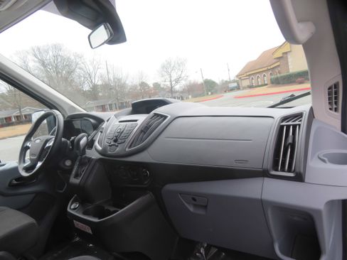 Used 2019 Ford Transit 150 XLT image 40