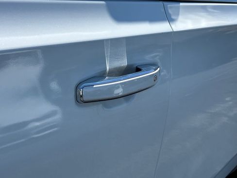 Certified 2022 Chevrolet Suburban High Country w/ LPO, Illumination Package AWD/4WD image 15