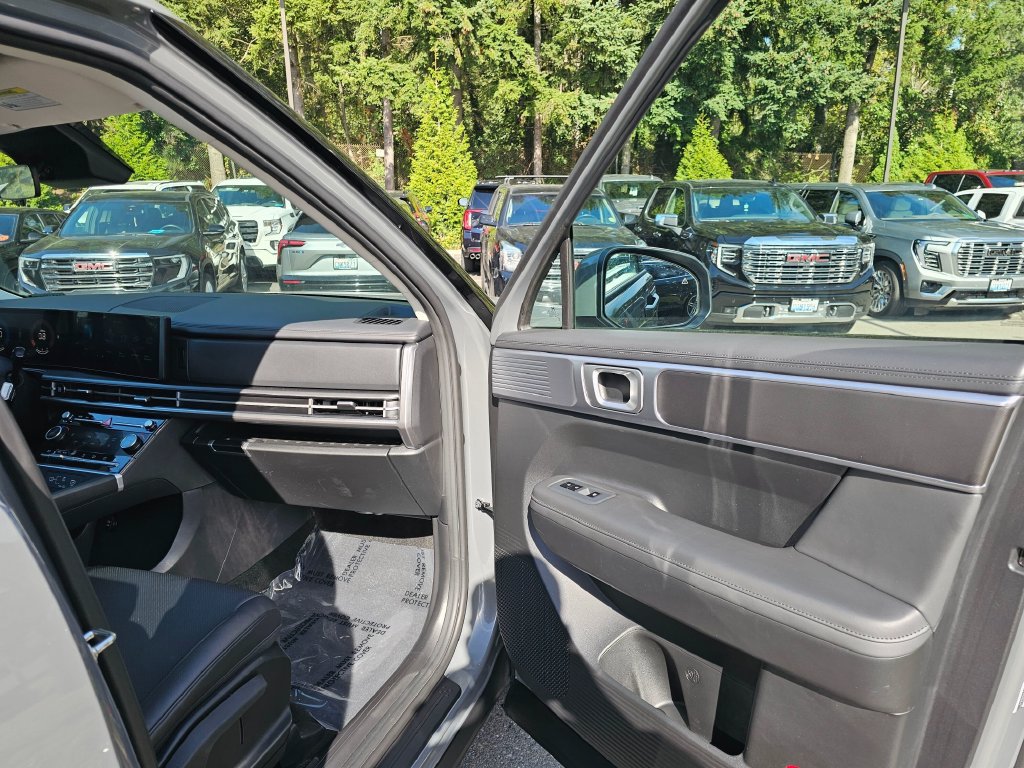 Used 2025 Hyundai Santa Fe SEL AWD/4WD image 12