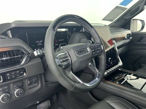 Used 2025 GMC Yukon Denali w/ Denali Reserve Package image 36