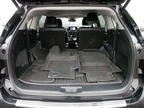 Used 2022 Toyota Highlander XLE image 18