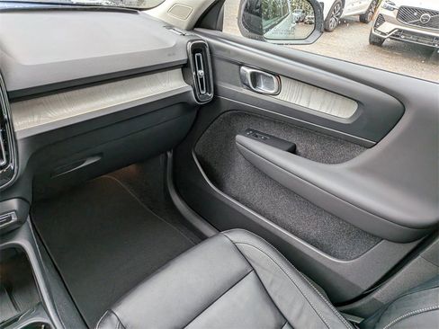 Certified 2024 Volvo XC40 B5 Core image 18
