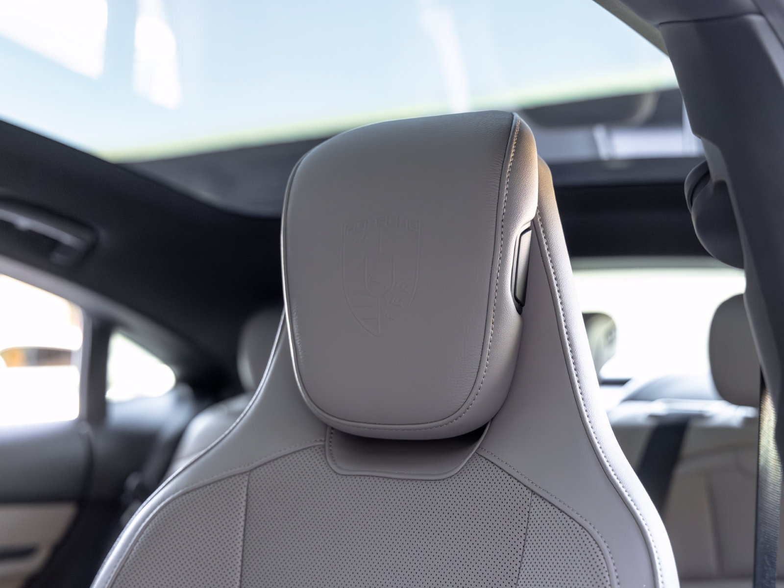 Certified 2022 Porsche Taycan 4S AWD/4WD image 24