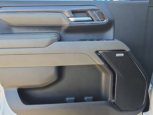 Used 2024 Chevrolet Silverado 2500 ZR2 w/ Technology Package image 13