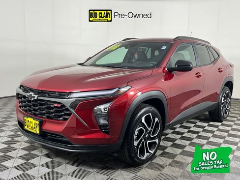 Used 2025 Chevrolet Trax RS w/ Driver Confidence Package FWD image 1
