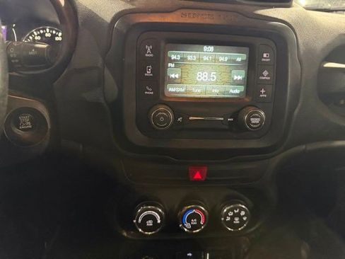 Used 2016 Jeep Renegade Latitude AWD/4WD image 11