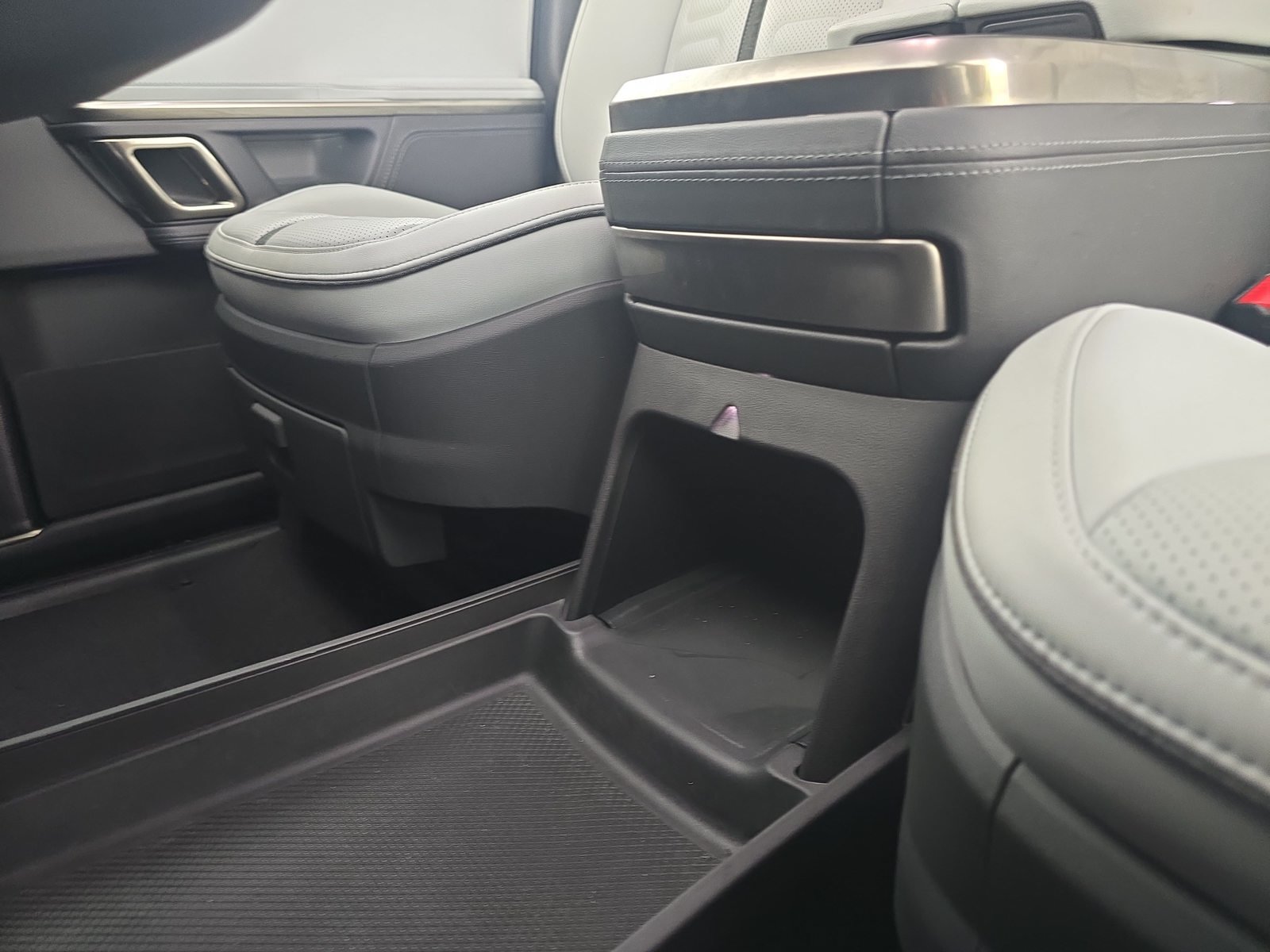 Used 2023 Rivian R1S Launch Edition Quad AWD/4WD image 33