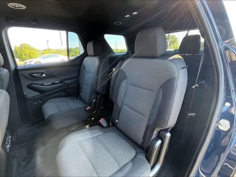 Used 2023 Chevrolet Traverse LT FWD image 24