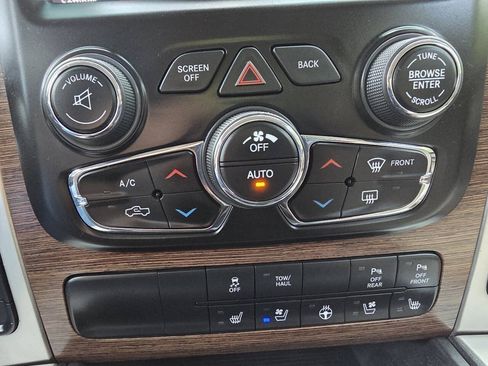 Used 2018 RAM 1500 Laramie w/ Convenience Group AWD/4WD image 16
