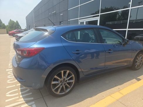 Used 2018 MAZDA MAZDA3 Touring FWD image 4