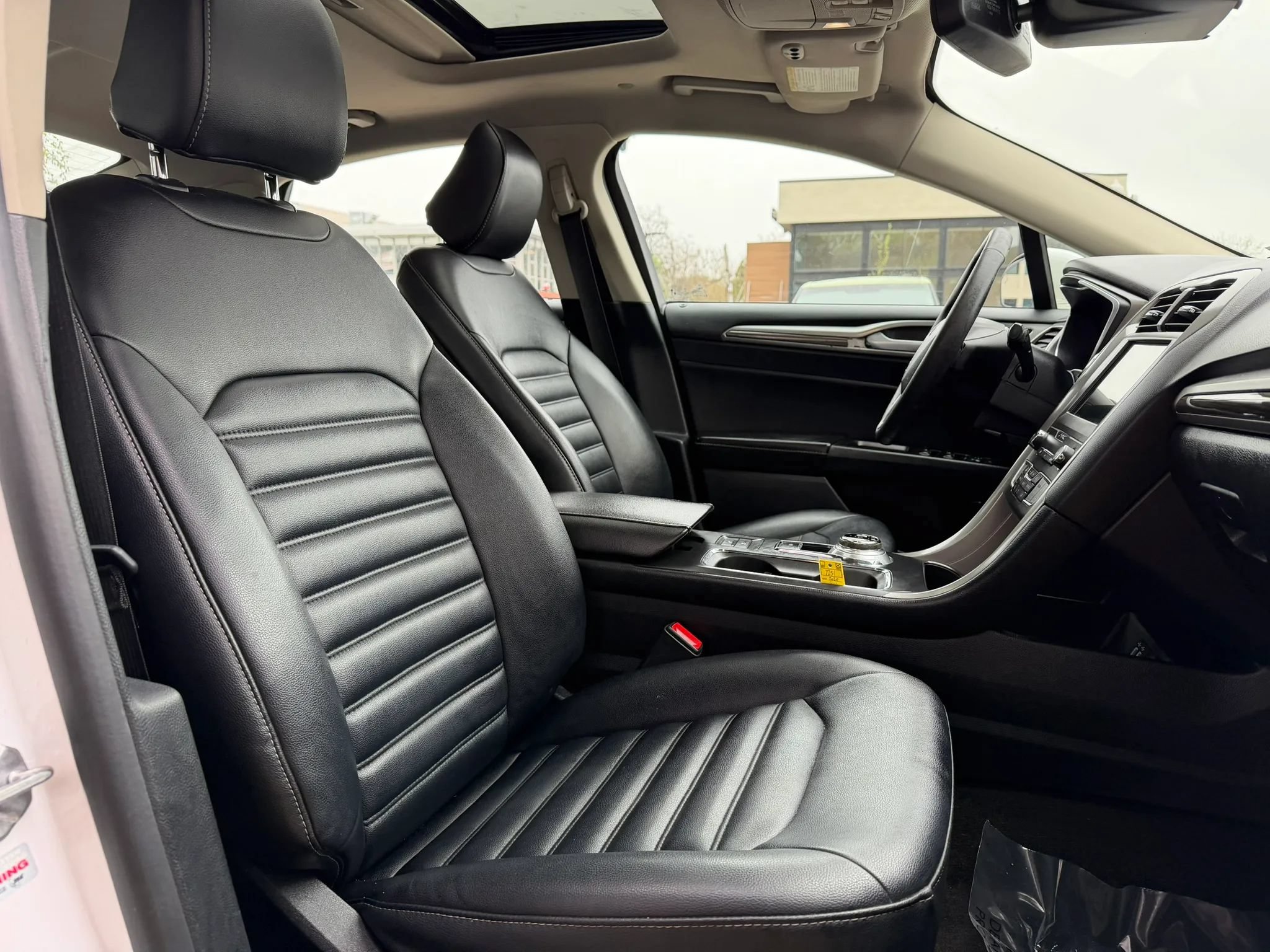 Used 2020 Ford Fusion SEL FWD image 16