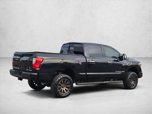 Used 2018 Nissan Titan SV w/ SV Convenience Package image 5