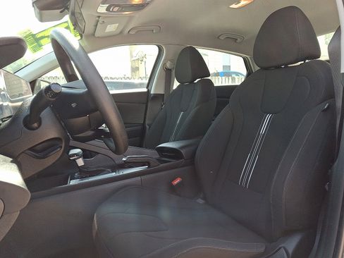 Used 2024 Hyundai Elantra SEL FWD image 13