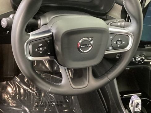 Used 2022 Volvo XC40 T5 Inscription w/ Climate Package image 9