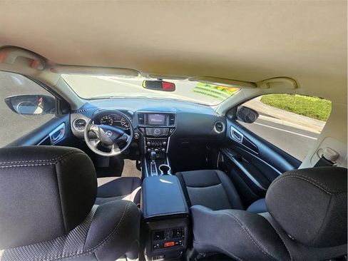 Used 2018 Nissan Pathfinder SV AWD/4WD image 10