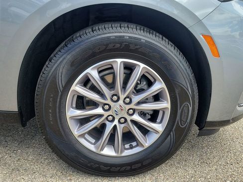 Used 2023 Buick Enclave Essence FWD image 5