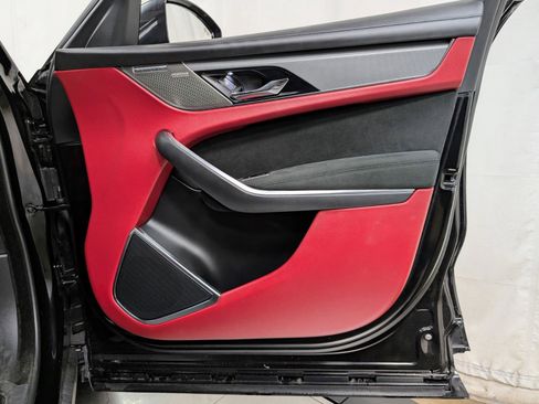 Used 2022 Jaguar F-PACE SVR image 24