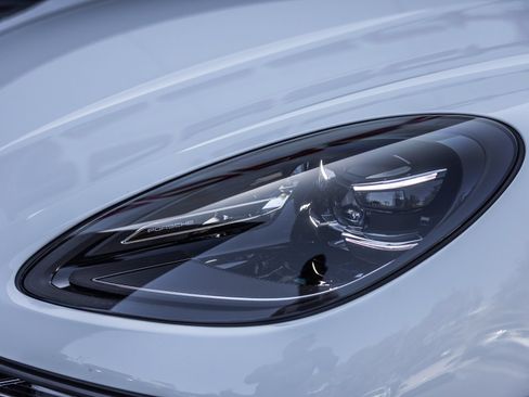 Certified 2024 Porsche Macan Turbo AWD/4WD image 27