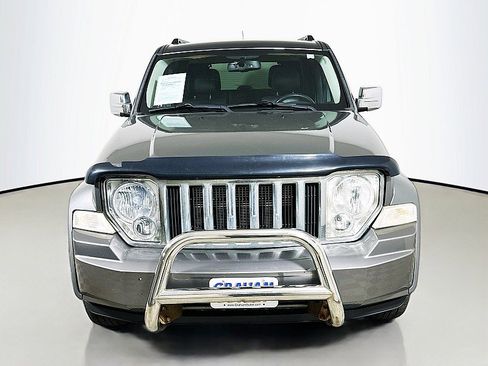 Used 2012 Jeep Liberty Sport image 2