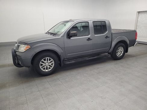 Used 2017 Nissan Frontier SV image 2