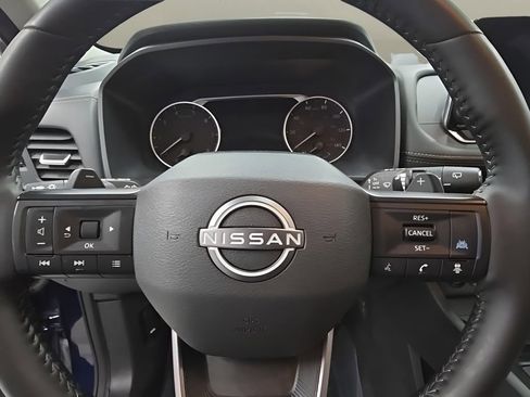 Used 2025 Nissan Rogue SV image 22