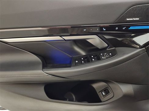 Used 2024 BMW 530i image 24